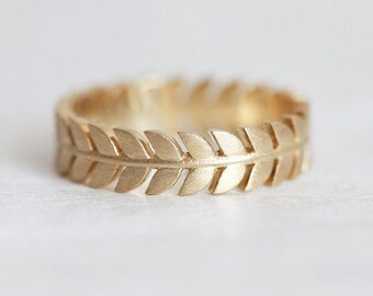 14k Yellow Gold Leaf Wedding Band: Nature Inspired Ring
