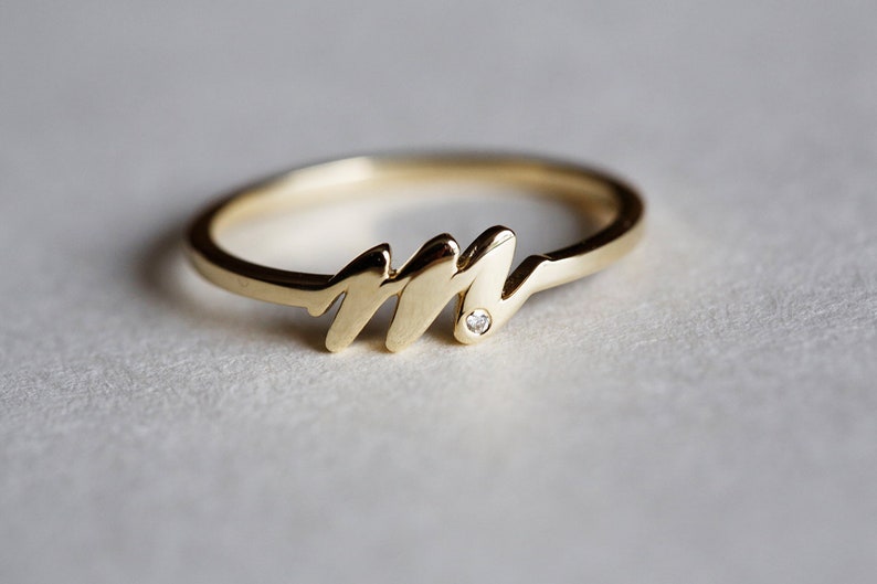 Einfache erste Ring mit einem 1,1 mm Diamanten in 14k oder 18 k Solid Gold, personalisierte Birthstone Ring Bild 1