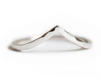 Hammered Pointed V Band in 14k or 18k Solid Gold, Matching or Nesting Wedding or Stacking Ring