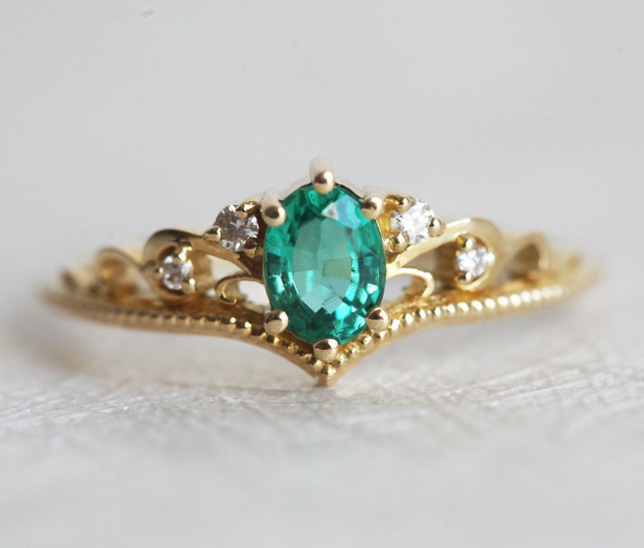 Antique gold emerald clearance ring