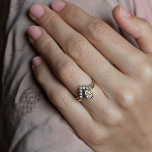 Hochzeitsset, 0,5 Karat Birnenförmiger Diamantring mit passendem V-förmigem Diamantband, 18k Massivgold Bild 1