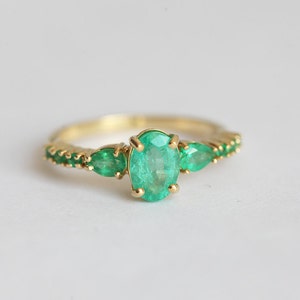 Oval Emerald Cluster Ring in 18k Solid Gold, 6mm Oval Center Stone with Four Prongs, Side Pear and Round Stones image 4
