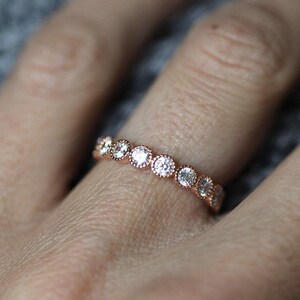Vigselring med diamanter och allianser: Ring i 14 karat roséguld