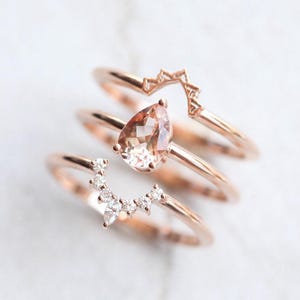 Parure de bague de fiançailles en morganite poire, bague en morganite pêche avec anneau en dentelle et anneau en diamants incurvés