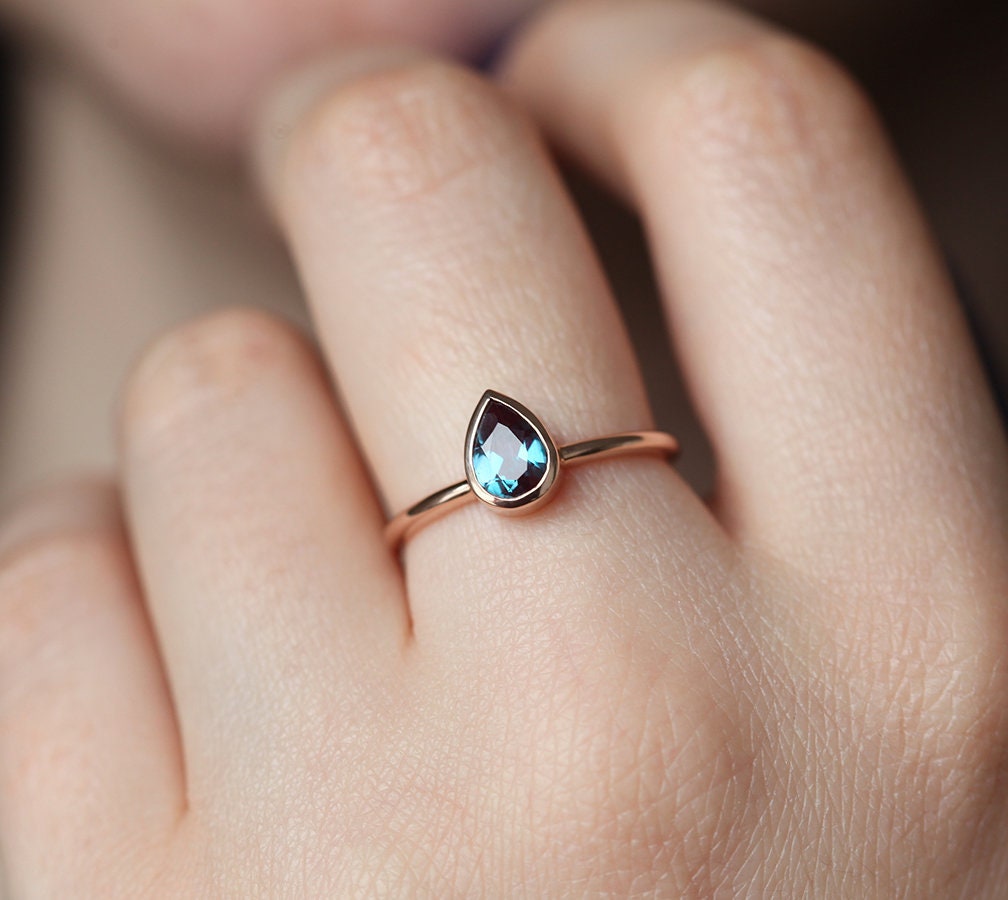 Simple clearance alexandrite ring