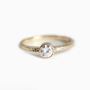 Round Diamond Engagement Ring, Brilliant Cut Diamond Ring 18k Yellow Gold image 5