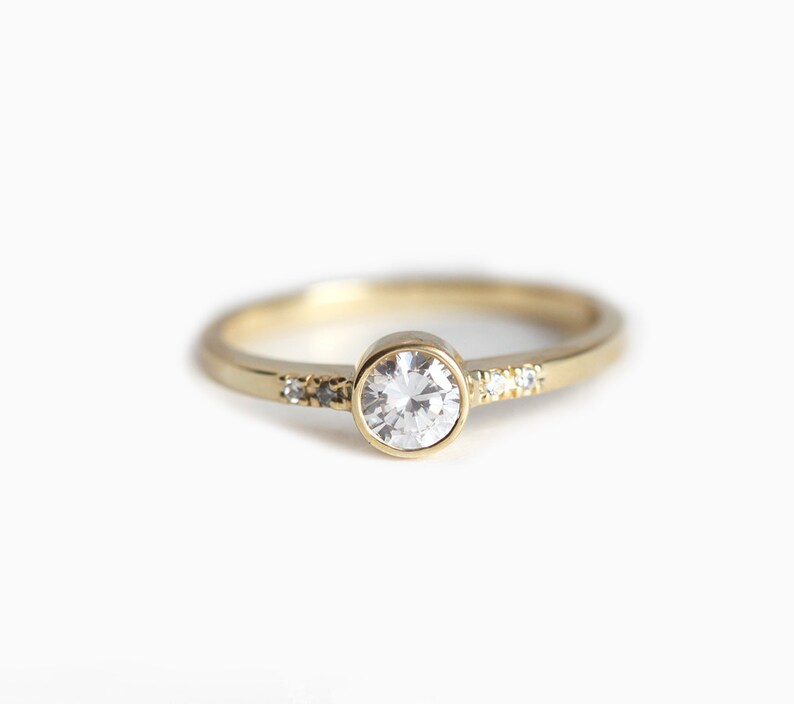 Round Diamond Engagement Ring, Brilliant Cut Diamond Ring 18k Yellow Gold image 5