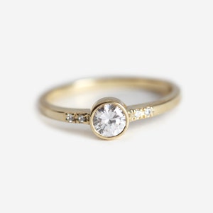 Round Diamond Engagement Ring, Brilliant Cut Diamond Ring 18k Yellow Gold image 4