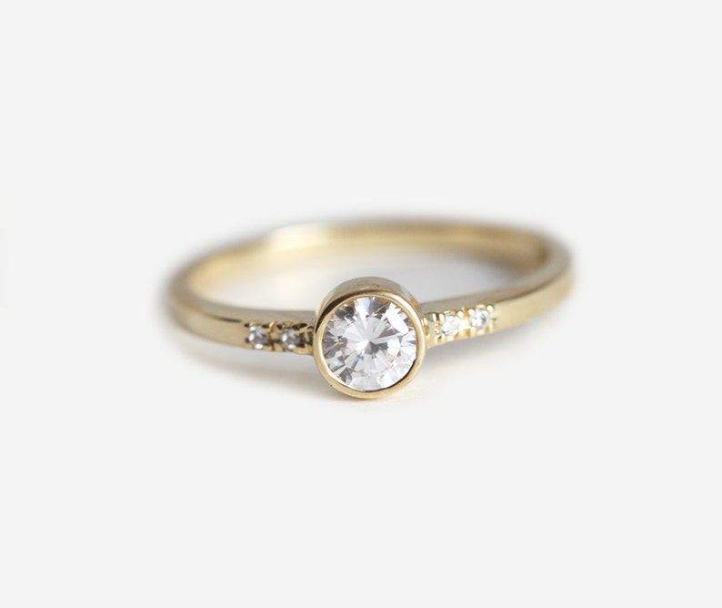 Round Diamond Engagement Ring, Brilliant Cut Diamond Ring 18k Yellow Gold image 4