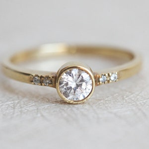 Round Diamond Engagement Ring, Brilliant Cut Diamond Ring 18k Yellow Gold image 2