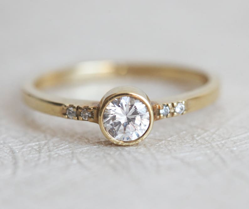 Round Diamond Engagement Ring, Brilliant Cut Diamond Ring 18k Yellow Gold image 2