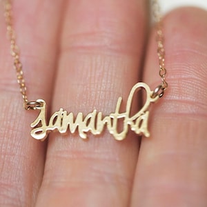 Collar con nombre pequeño, collar con letras personalizadas en oro, collar con palabras pequeñas, collar personalizado para mamá