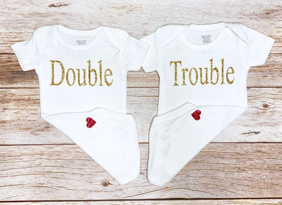 Double Trouble Cache Couche Jumeaux Cache Couche Cadeau Bebe Etsy