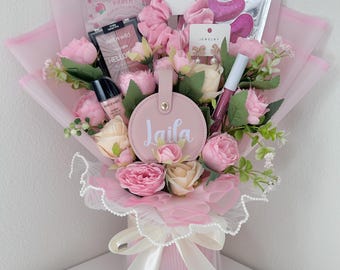 Personalized Flower Bouquet Gift Set with Custom Jewelry Box and Beauty Essentials – Bridesmaid, Birthday and Self-Care Gift