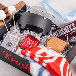 chocolate gift box, chocolate fondue gift package, date night box, date night idea, chocolate gift, gift for her, gift for him, gift for couple, corporate gift, team activity idea, teambuilding activity, holiday corporate gift, fun activity at home