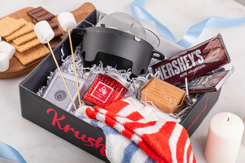 chocolate gift box, chocolate fondue gift package, date night box, date night idea, chocolate gift, gift for her, gift for him, gift for couple, corporate gift, team activity idea, teambuilding activity, holiday corporate gift, fun activity at home