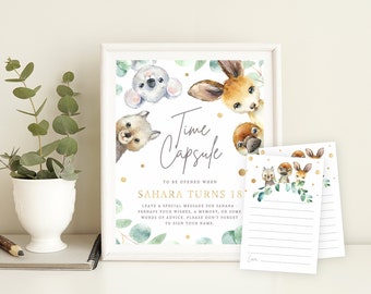 Può includere: Un cartello Time Capsule incorniciato con illustrazioni ad acquerello di animali australiani, tra cui un koala, un canguro e un ornitorinco. Il cartello include il testo "Time Capsule" e "Sahara Turns 18". Sono presenti anche due biglietti di accompagnamento abbinati.