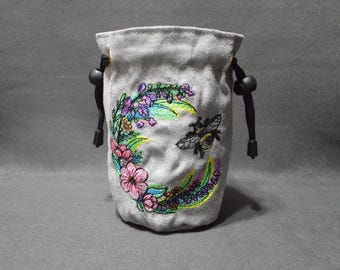 Handmade Suede Dice Bag – wreathe Bee Embroidery, D&D D20 TTRPG Accessory by Uber Dungeon