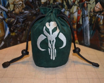 Handmade Green Suede Dice Bag – Mandalorian Skull, D&D Gaming Accessory