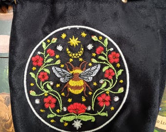 Handmade Suede Dice Bag – Queen Bee Embroidery, D&D D20 TTRPG Accessory by Uber Dungeon