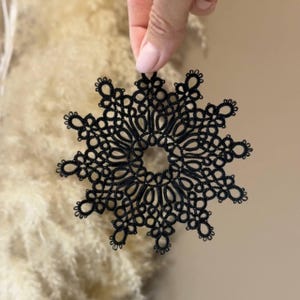 PDF tatting tutorial, shuttle tatting pattern and frivolite scheme black snowflake