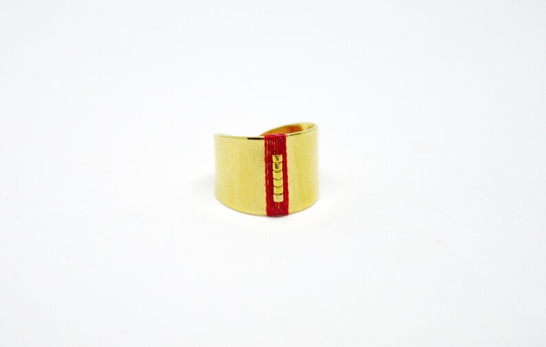 Bague tiss\u00e9e INCA rouge dor\u00e9e \u00e0 l/'or fin