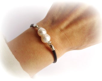 White freshwater pearl leather bracelet, baroque pearl bracelet, leather cord bracelet for women, gift for her, single pearl bracelet
