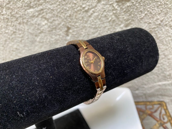 Ladies Oval Elgin Wristwatch, Copper Gold Metal B… - image 3