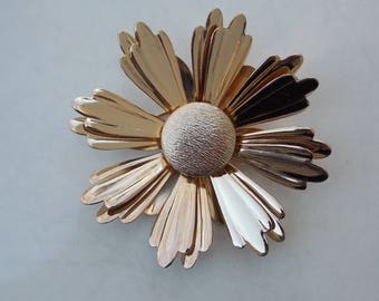 Gold Sarah Coventry Sun Flower Pin Brooch