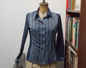 Navy Blue and White Funky 1970's Ladies Collared Blouse, Medium
