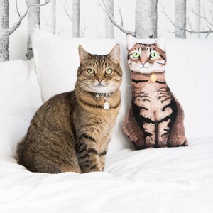 Personalised cat portrait pillow image 3