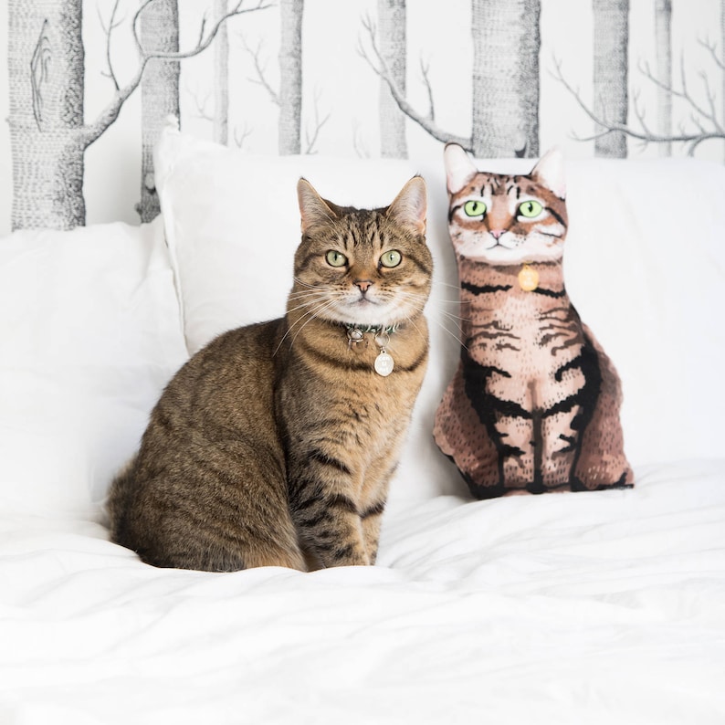 Personalised cat portrait pillow image 3