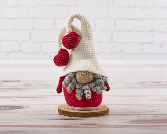 Two Heart Valentine Gnome