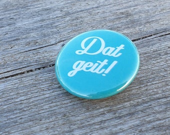 Dat geiht Button Pin Anstecker Norddeutsch  türkis weiss  Plattdeutsch