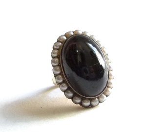 Vintage Cocktail Ring 14k Gold and Garnet with Pearls