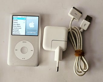 Apple iPod Classic ホワイト USBケーブル付き Apple iPod Classic ホワイト USBケーブル付き