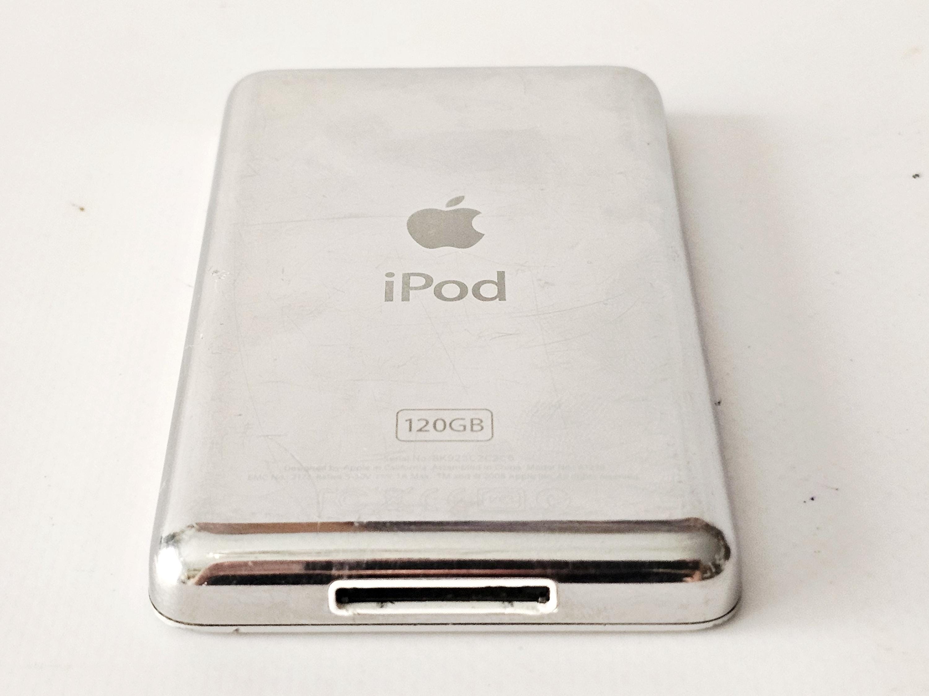 Apple Ipod Classic 120GB – Silver – Original Charger & USB