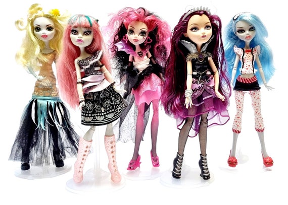  Monster High Cleo De Nile Fashion Doll with Blue Streaked Hair,  Signature Look, Accessories & Pet Dog : Toys & Games