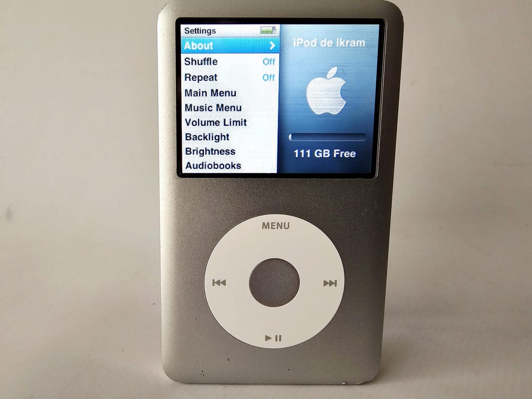 Apple Ipod Classic 120GB – Silver – Original Charger & USB