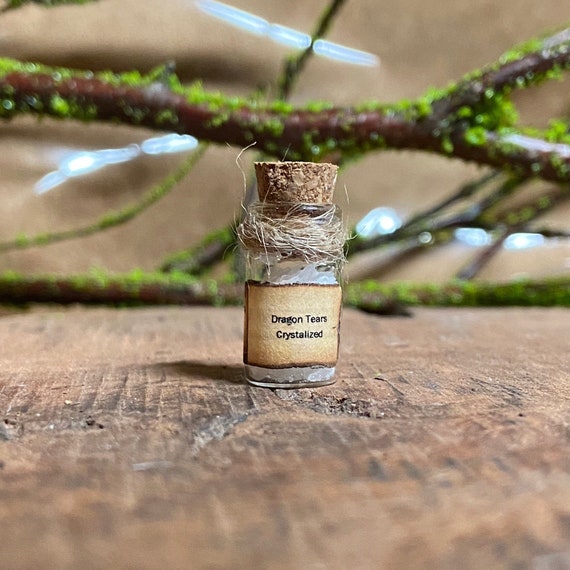 1:12 Scale Mini Wine Bottle Cheese Board Dollhouse Supply Fairy Garden Accessory 1:12 Scale Mini Wine Bottle Cheese Board Dollhouse Supply Fairy Garden Accessory