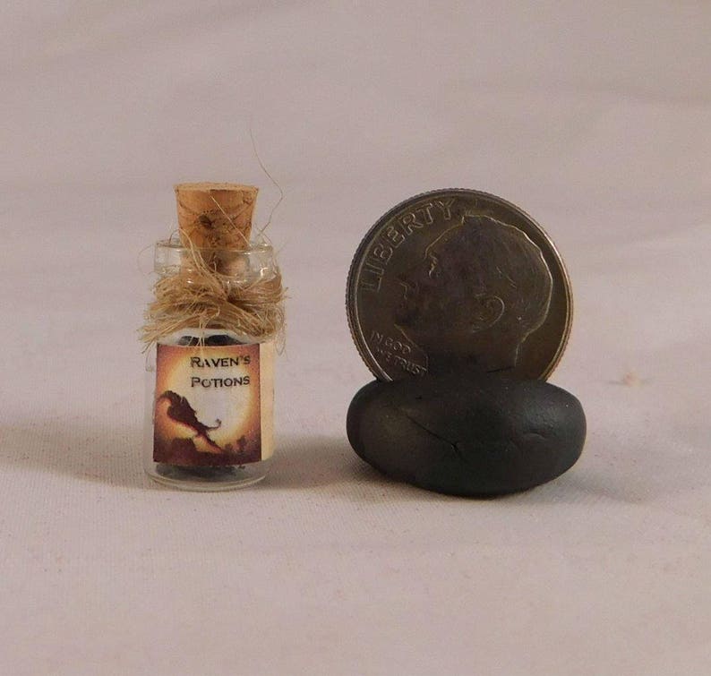 Dollhouse Miniature Witch   Potion Jar  Black Magic     1:12    1 inch scale 