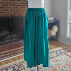 Vintage 90s Green 100% Silk Midi Skirt with Pockets | Medium Elastic Waist Boho Cottagecore Skirt