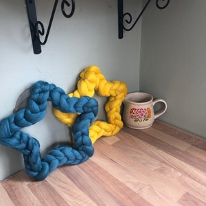 The Mini Chunky knitted Merino Star Wreath
