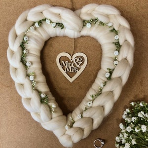 The Chunky knitted Merino wedding Wreath image 1