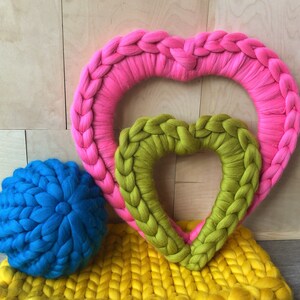 12 Chunky knitted Merino Heart Wreath Bild 9