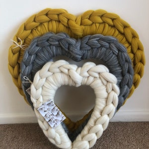 15 Chunky Knitted Merino Heart Wreath image 4