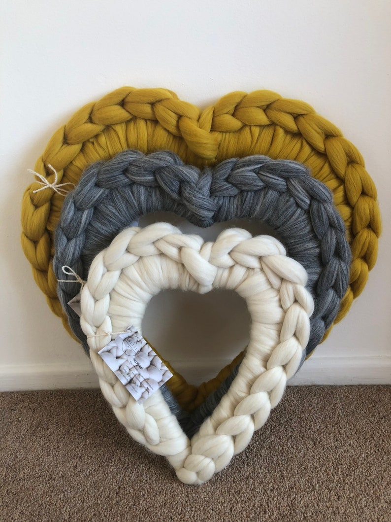 15 Chunky Knitted Merino Heart Wreath image 4