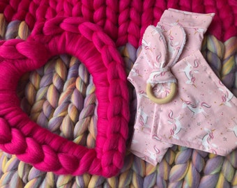 NEW BABY gift set outfit & 12" Chunky knitted Merino Heart Wreath