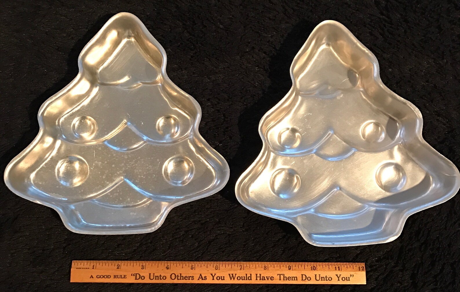 2 Christmas Tree Cake Pans 9 1/2 X 9 Aluminum Etsy