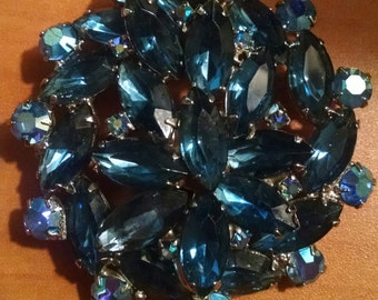 FREE SHIPPING ~ On Sale Now * Beautiful Blues ~ Vintage Rhinestone Brooch / Pin * Costume Jewelry *